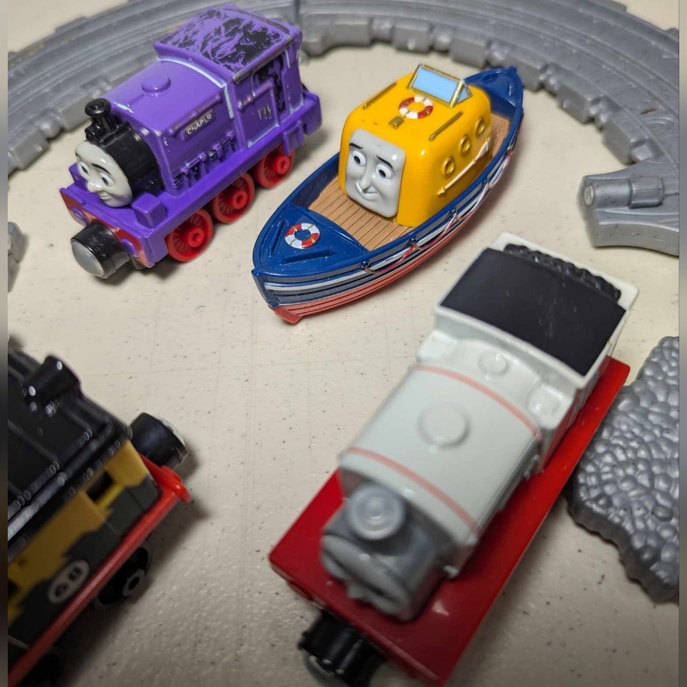 Thomas & Friends Train lot - Picture 4 of 12